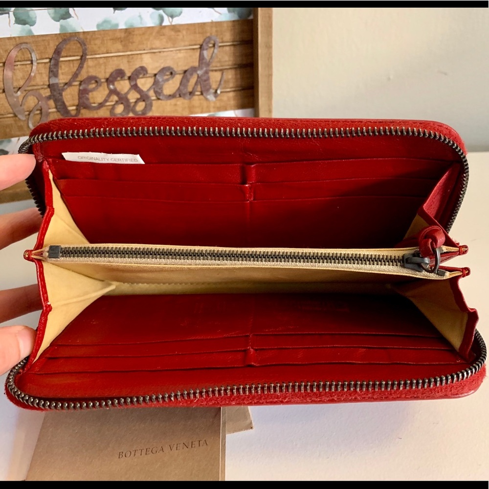 SOLD❤Bottega Veneta ❤ Authentic Wallet - Picture 5 of 8